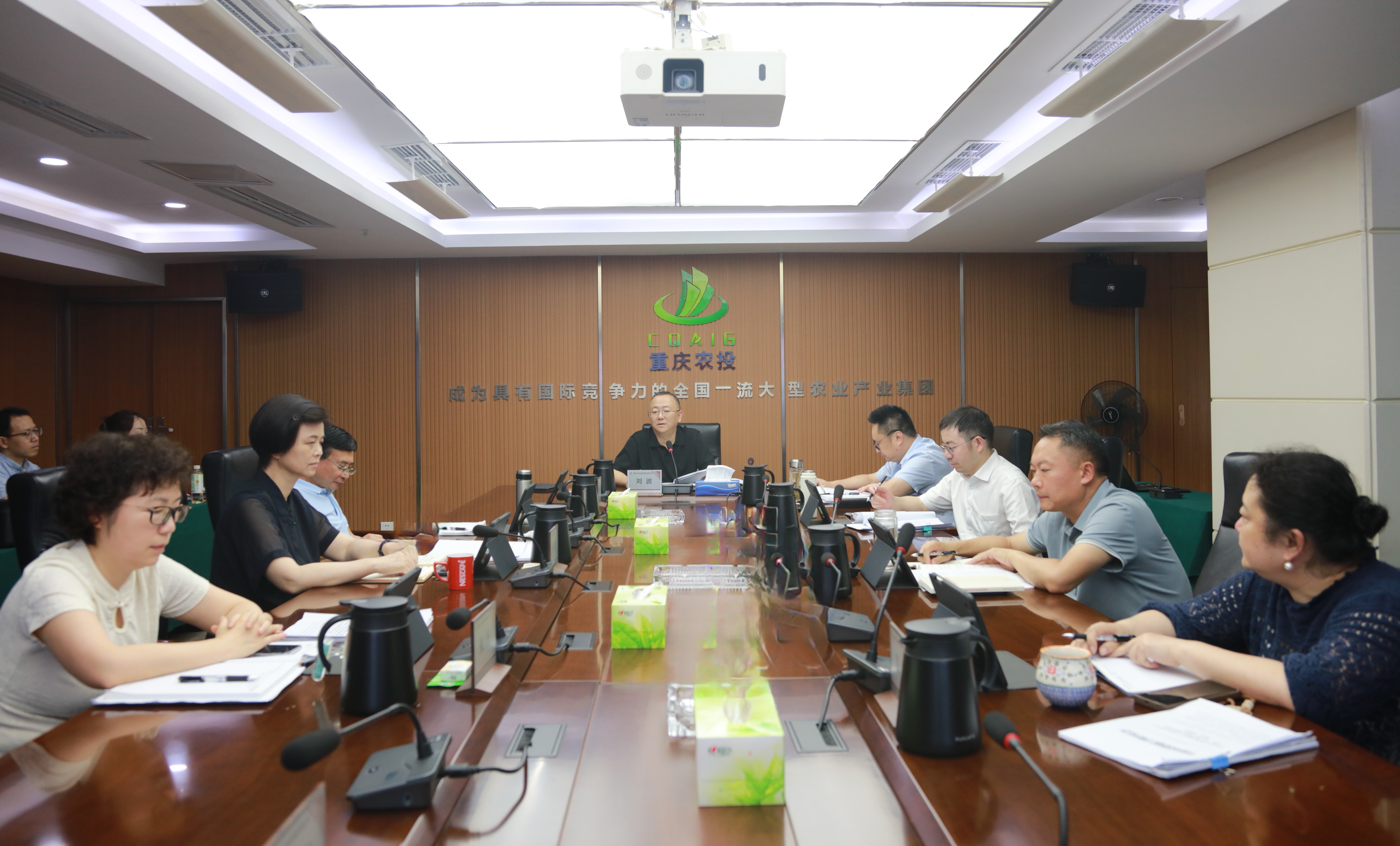 重慶農(nóng)投集團黨委舉行理論學習中心組2025年第8次學習會議暨深入貫徹中央八項規(guī)定精神學習教育專題黨課